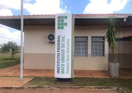 IFMS abre 17 vagas para professores substitutos