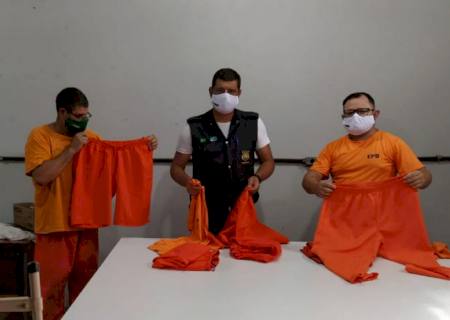 No presídio de Bataguassu, reeducandos estão confeccionando o próprio uniforme