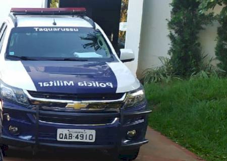 Em Taquarussu, homem é preso acusado de agredir esposa em via pública