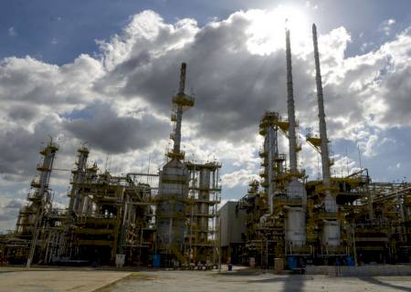 Petrobras aumenta preço da gasolina em cerca de 8% nas refinarias
