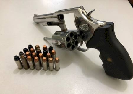 Após ameaçar desafetos, Polícia Civil prende homem com revólver em Brasilândia
