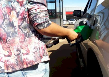 Petrobras vai reajustar gasolina e diesel a partir desta terça-feira (2)