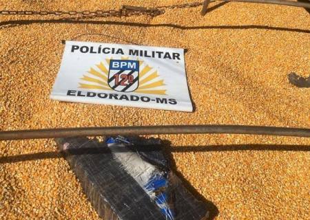 Após pane em carreta, motorista é preso com 4,8 ton de maconha em Eldorado