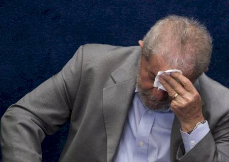 Juiz envia processos ao DF e mantém bens de Lula bloqueados