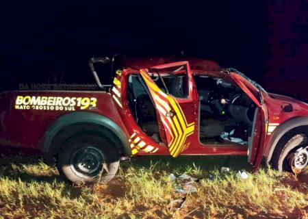 Viatura do Corpo de Bombeiros Militar em Bataguassu capota na MS-338