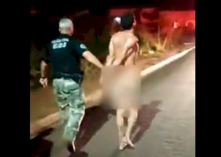 Vídeo: Homem é detido por andar nu em avenida de Campo Grande