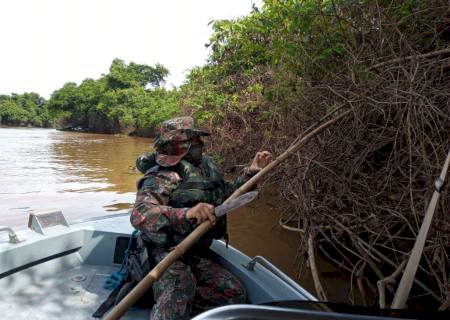 Polícia Ambiental fiscaliza 15 embarcações e acampamentos no rio Miranda
