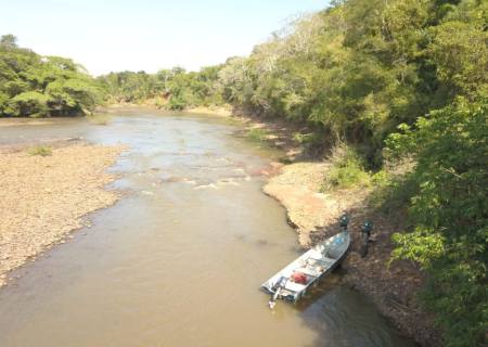 Polícia Ambiental fiscaliza 68 pescadores no rio Miranda e apreende petrechos ilegais