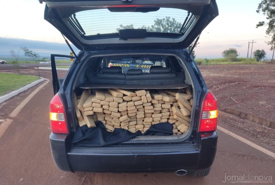 Vídeo: Após 50 km de perseguição, PMR recupera carro roubado lotado de maconha em Dourados