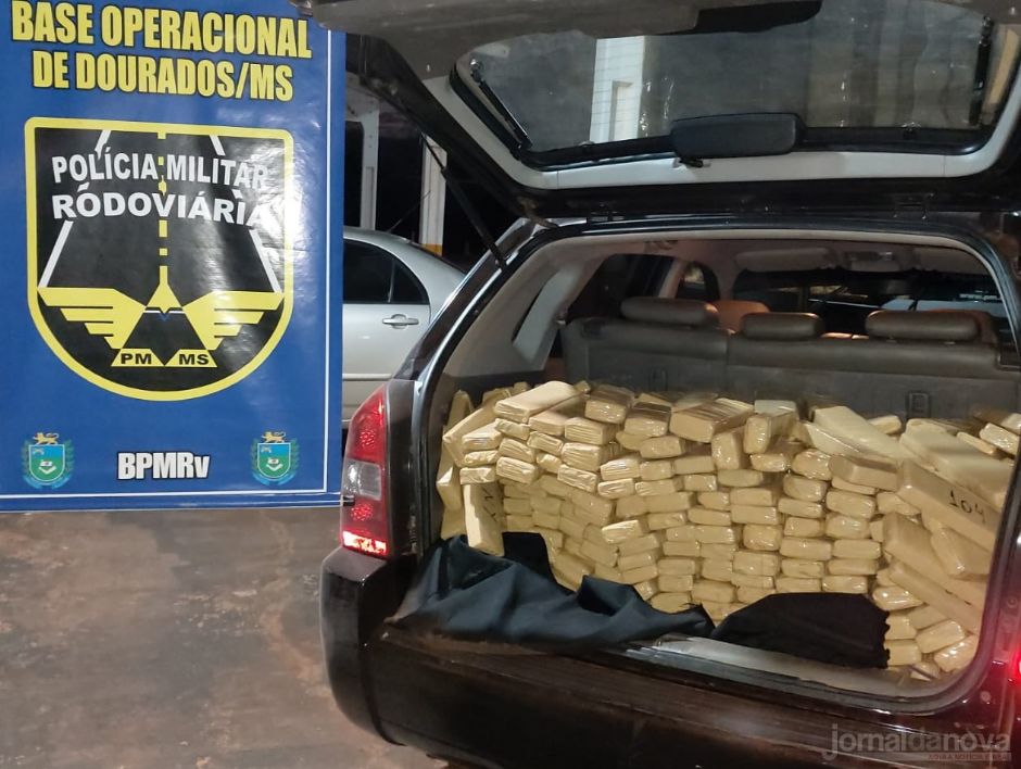 Vídeo: Após 50 km de perseguição, PMR recupera carro roubado lotado de maconha em Dourados