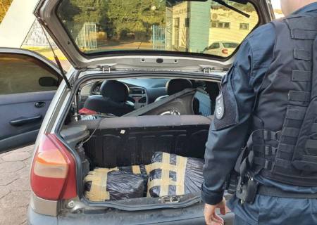 Em Ponta Porã, Polícia Militar apreende veículo com mais de 130 kg de drogas, após condutor fugir