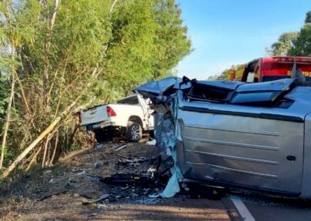 Criança morre em colisão frontal entre veículos na BR-262