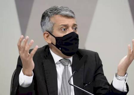 Ex-diretor do Ministério da Saúde é preso na CPI acusado de mentir
