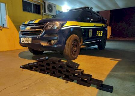Casal é preso com pasta base de cocaína em Água Clara