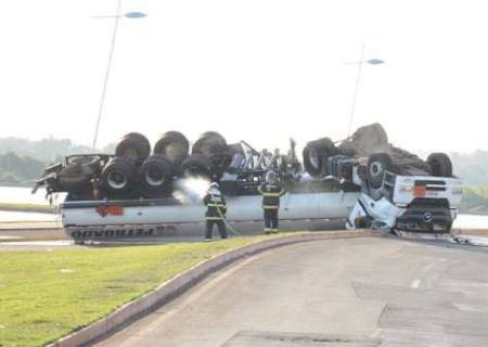 Acidente resulta em derramamento de 22 mil litros de etanol no rio Dourados
