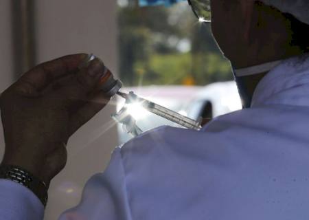 Anvisa autoriza análise da eficácia de dose de reforço da AstraZeneca