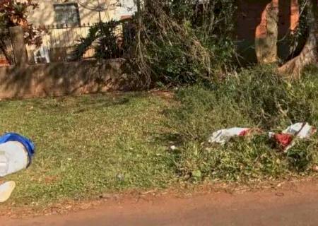 Trio em Corolla prata atira várias vezes contra homem e o sequestra na fronteira
