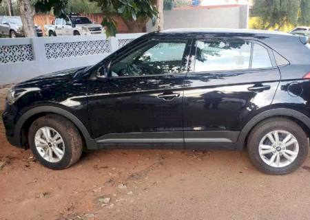 Com medo de ''justiceiros'', assaltantes abandonam carro e motos roubados na rua