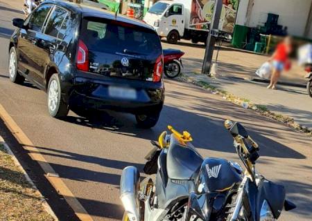 Motociclista fica ferido ao colidir na traseira de carro na Eurico Soares de Andrade
