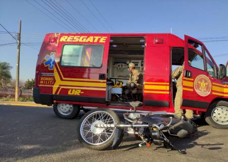 Colisão entre moto e carro no centro deixa um ferido em Nova Andradina