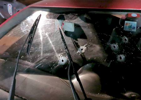 Três homens são executados e outros três ficam feridos por pistoleiros na fronteira