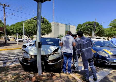 Colisão entre veículos é registrada no centro de Nova Andradina
