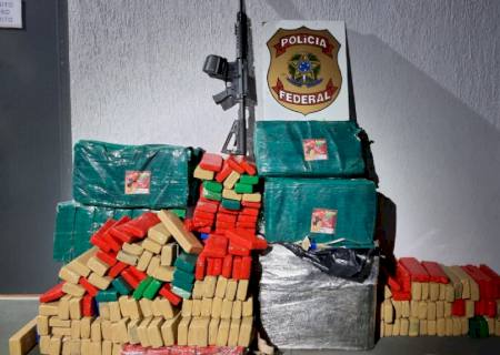 Motorista é preso pela Polícia Federal com maconha e fuzil em Naviraí