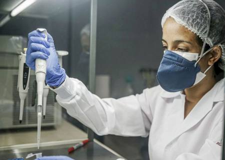 Covid-19: Brasil registra 20,9 milhões de casos e 586,5 mil mortes