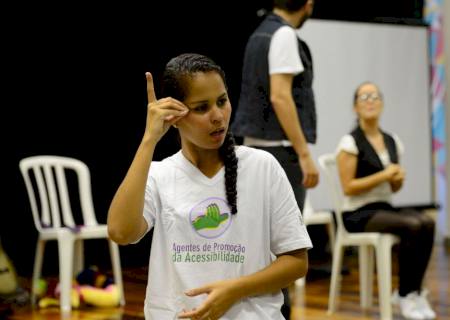 Surdos defendem Libras como segundo idioma oficial do Brasil