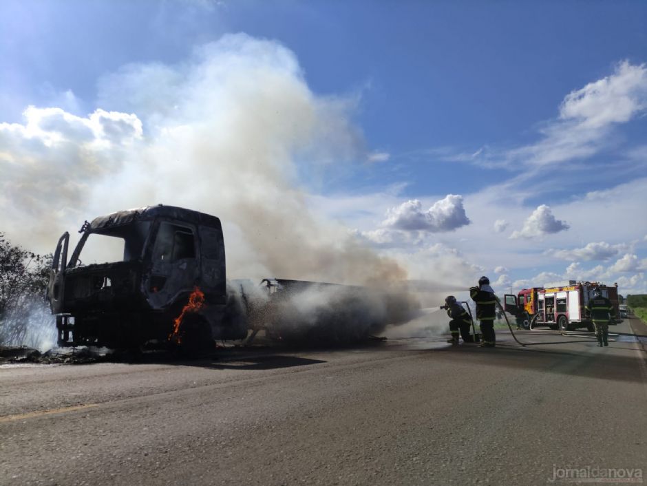 Vídeo: Em Nova Andradina, caminhão pega fogo e causa congestionamento na rodovia MS-134