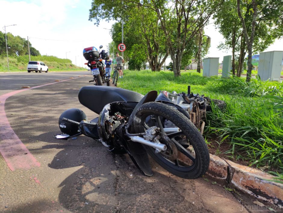 Vídeo: Acidente grave deixa motociclista ferida em Nova Andradina