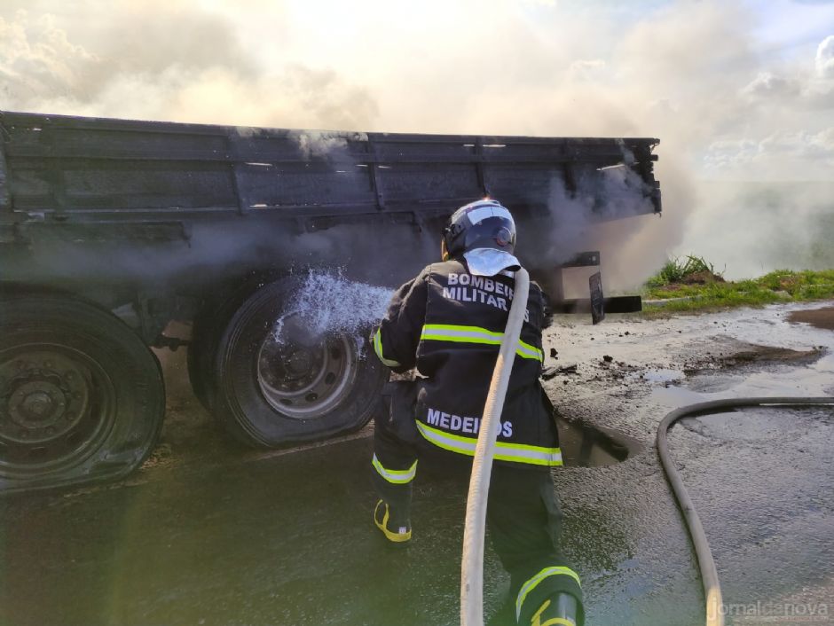 Vídeo: Em Nova Andradina, caminhão pega fogo e causa congestionamento na rodovia MS-134