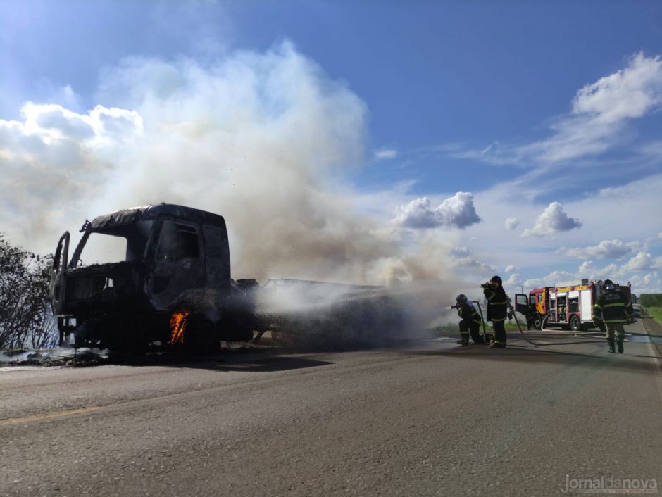 Vídeo: Em Nova Andradina, caminhão pega fogo e causa congestionamento na rodovia MS-134