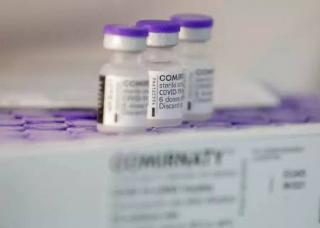 Vacinas de Pfizer e AstraZeneca têm eficácia de 93% e 78% em grupo de risco