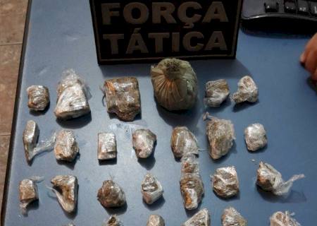 Família aconselha jovem a parar de vender drogas, mas ele ignora e Força Tática apreende substâncias em sua casa