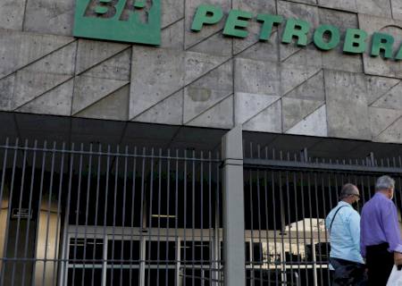 Petrobras reduz preço da gasolina A para distribuidoras