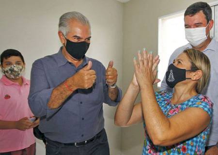 Emoção marca entrega de 128 unidades habitacionais em Nova Andradina