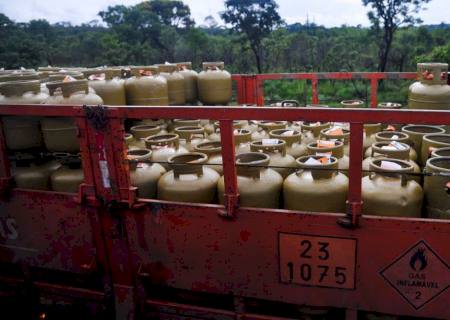 Presidente sanciona lei que destina R$ 300 milhões para o auxílio gás