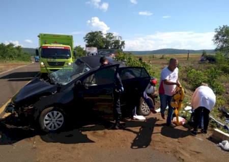Colisão entre dois carros mata cinco pessoas, sendo quatro da mesma família