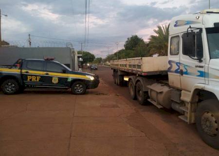 Em Nova Alvorada do Sul, PRF recupera carreta tomada em assalto no Estado de Minas Gerais