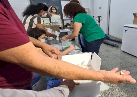 Com logística ágil e eficiente, vacinas chegam em tempo recorde aos 79 municípios do Estado