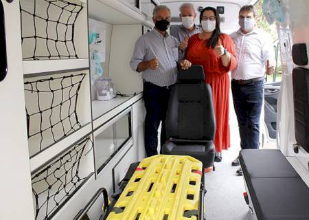 Reinaldo Azambuja entrega ambulâncias novas para o interior
