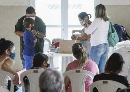 SES distribui vacinas da Pfizer pediátrica e Coronavac será liberada conforme solicitação dos municípios