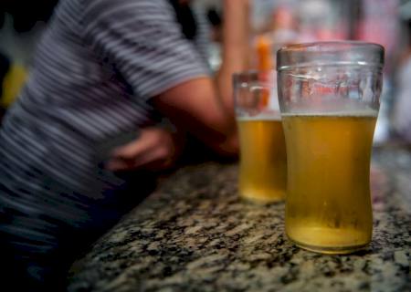 Dia de Combate ao Alcoolismo: médicos alertam sobre danos à saúde