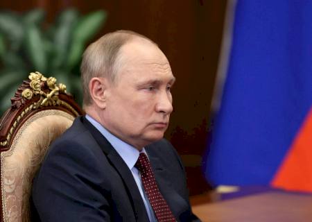 Rússia realiza exercícios com submarinos nucleares e mísseis terrestres