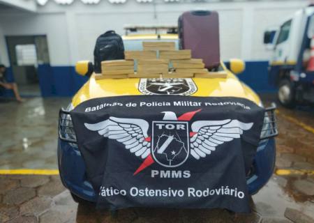 Passageira de ônibus é presa com 23 kg de maconha em Amambai