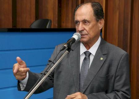 Zé Teixeira reivindica construção de cobertura e melhorias em escola de Angélica
