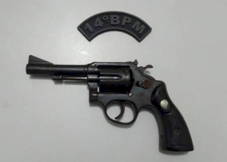 Homem é preso com arma de fogo em Deodápolis
