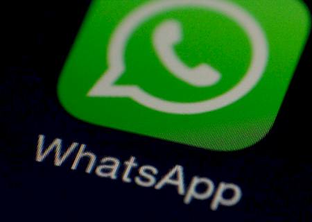 Adiamento de comunidades no WhatsApp é decisão global, diz ministro