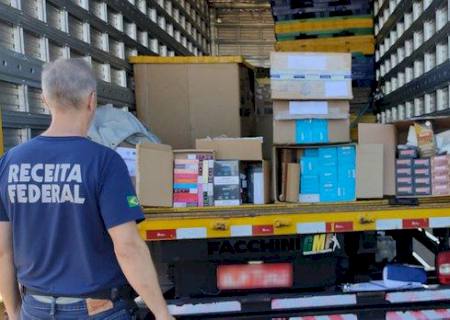 PRF e Receita Federal apreendem mercadorias sem documentação fiscal em Mundo Novo